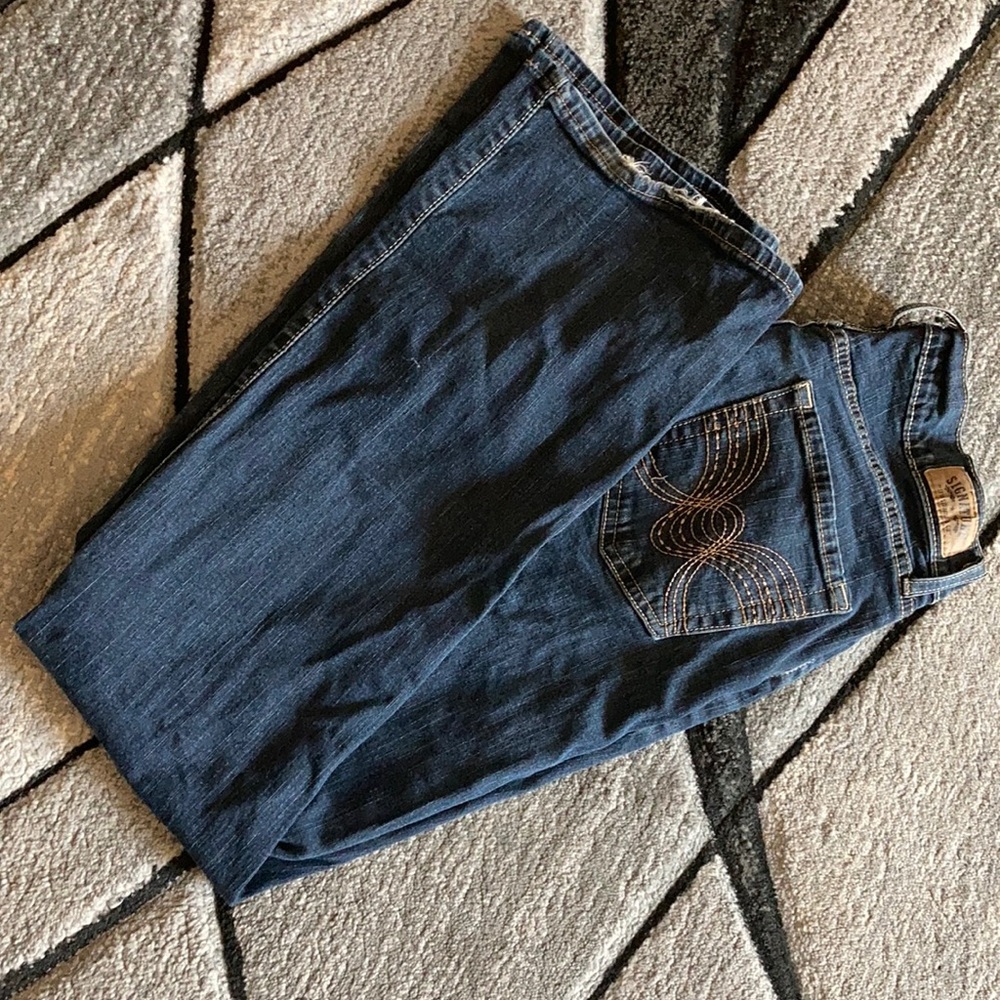 6M Curvy Bootcut Levi jeans